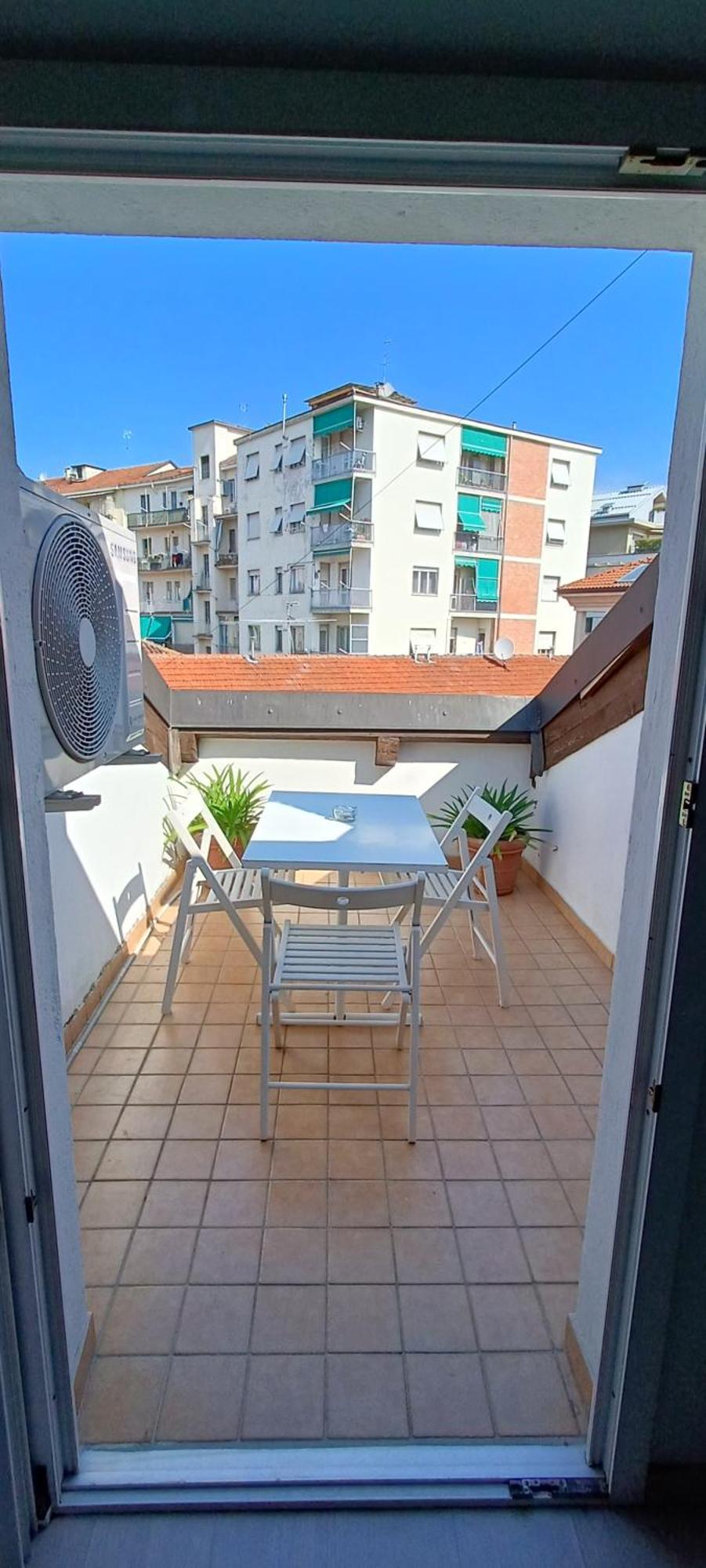 Centro Storico-Mansarda Verde Con Terrazzino E A/C 阿斯蒂 外观 照片